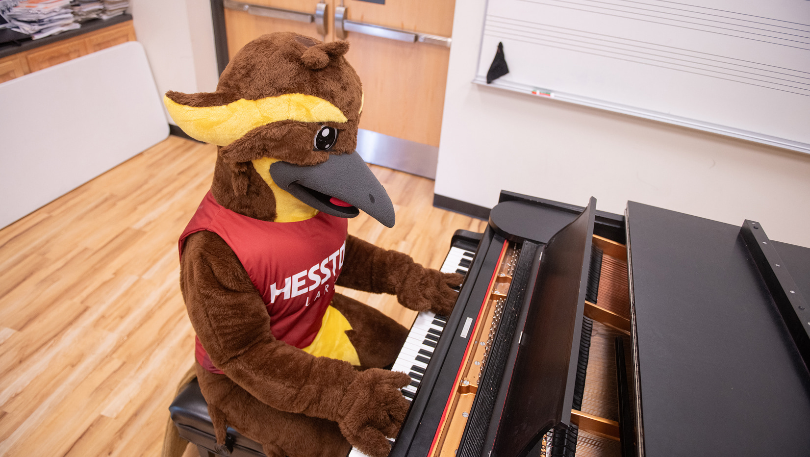 Hesston College mascot playing the piano.