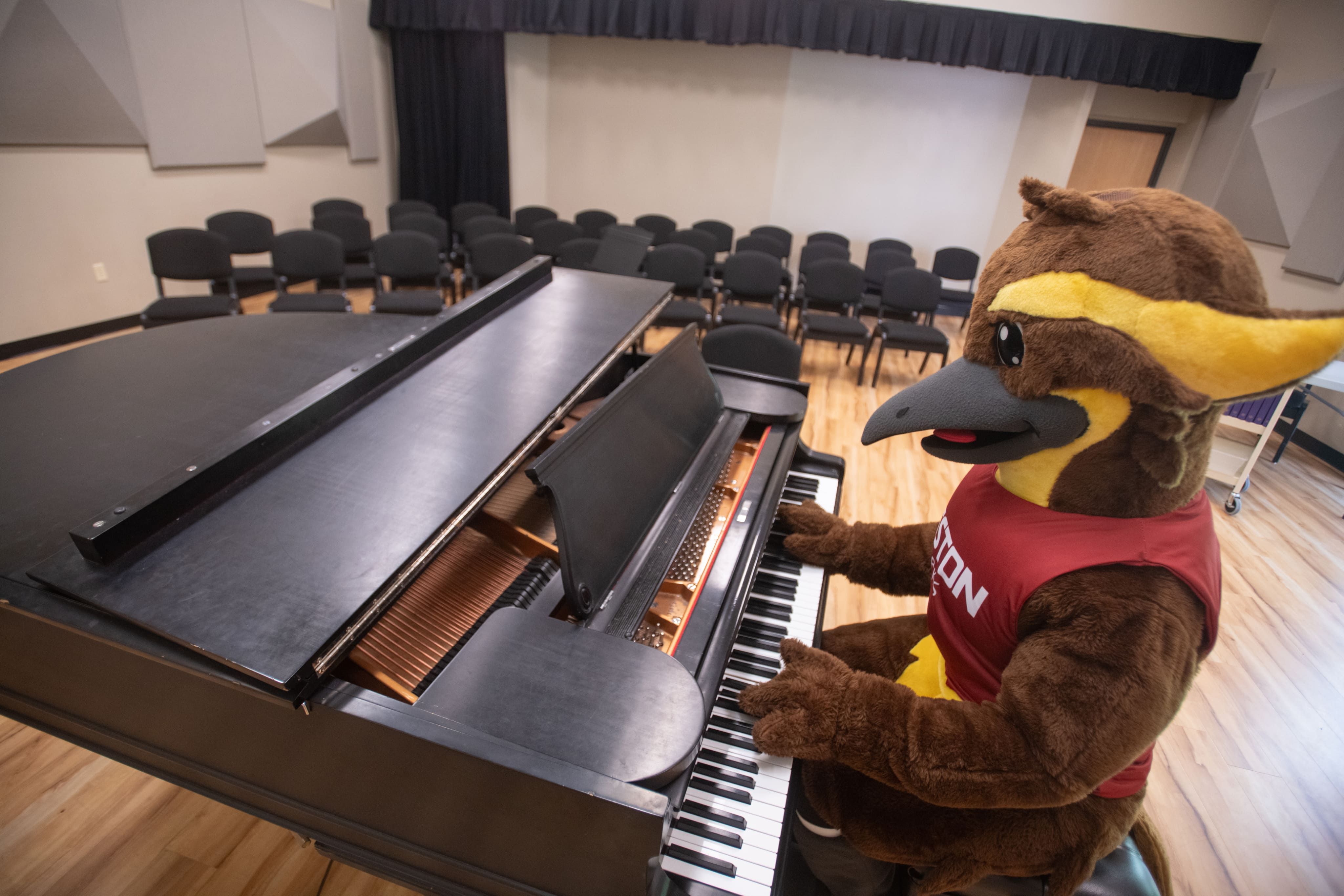Hesston College mascot playing the piano.