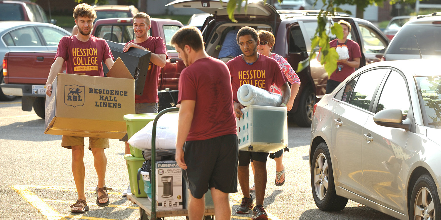 Lark Shakers and Movers assist students moving into the dorms.